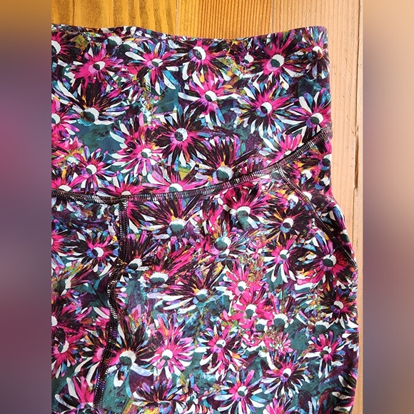 Lululemon Swift Speed High-Rise Crop 21" in Floral Electric Multi 6 EUC (NWOT?) - Picture 16 of 17